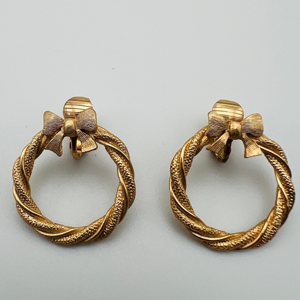 Avon Clip On‎ Earrings Textured Wreath Bow Gold Tone Womens Vintage Jewelry
